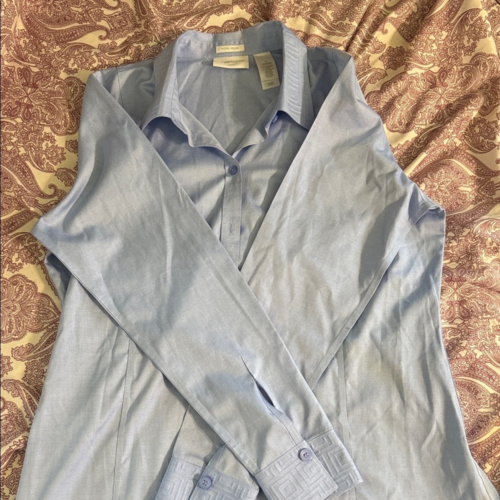 Liz Claiborne Women's Light Blue Button Down Shirt​